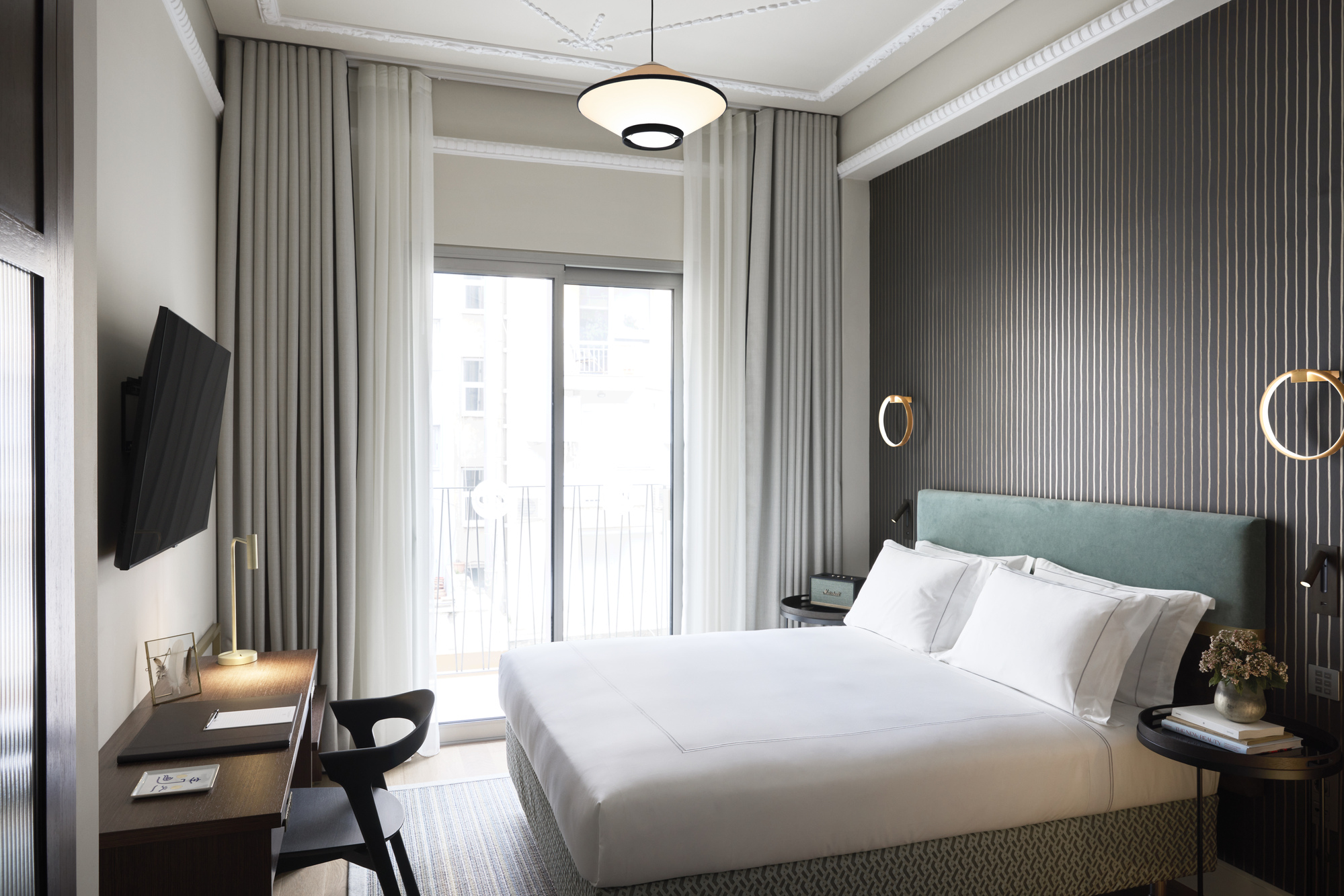 
Classic courtyard room with modern design, double bed, work desk, balcony access and elegant lighting at ON Residence Hotel