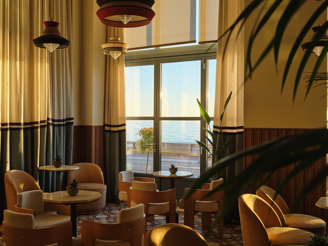 
Tiger Loop Bar ON Residence (1)