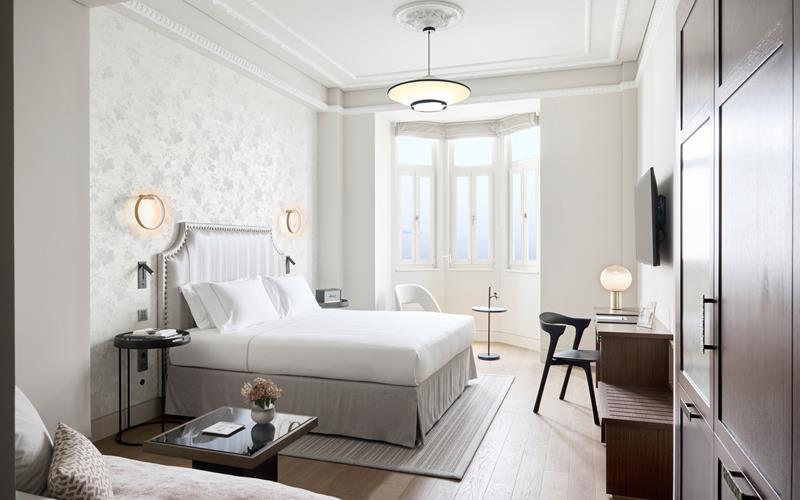 Junior suite seafront Oriel with king bed, elegant decor, desk and panoramic sea view windows at ON Residence Hotel